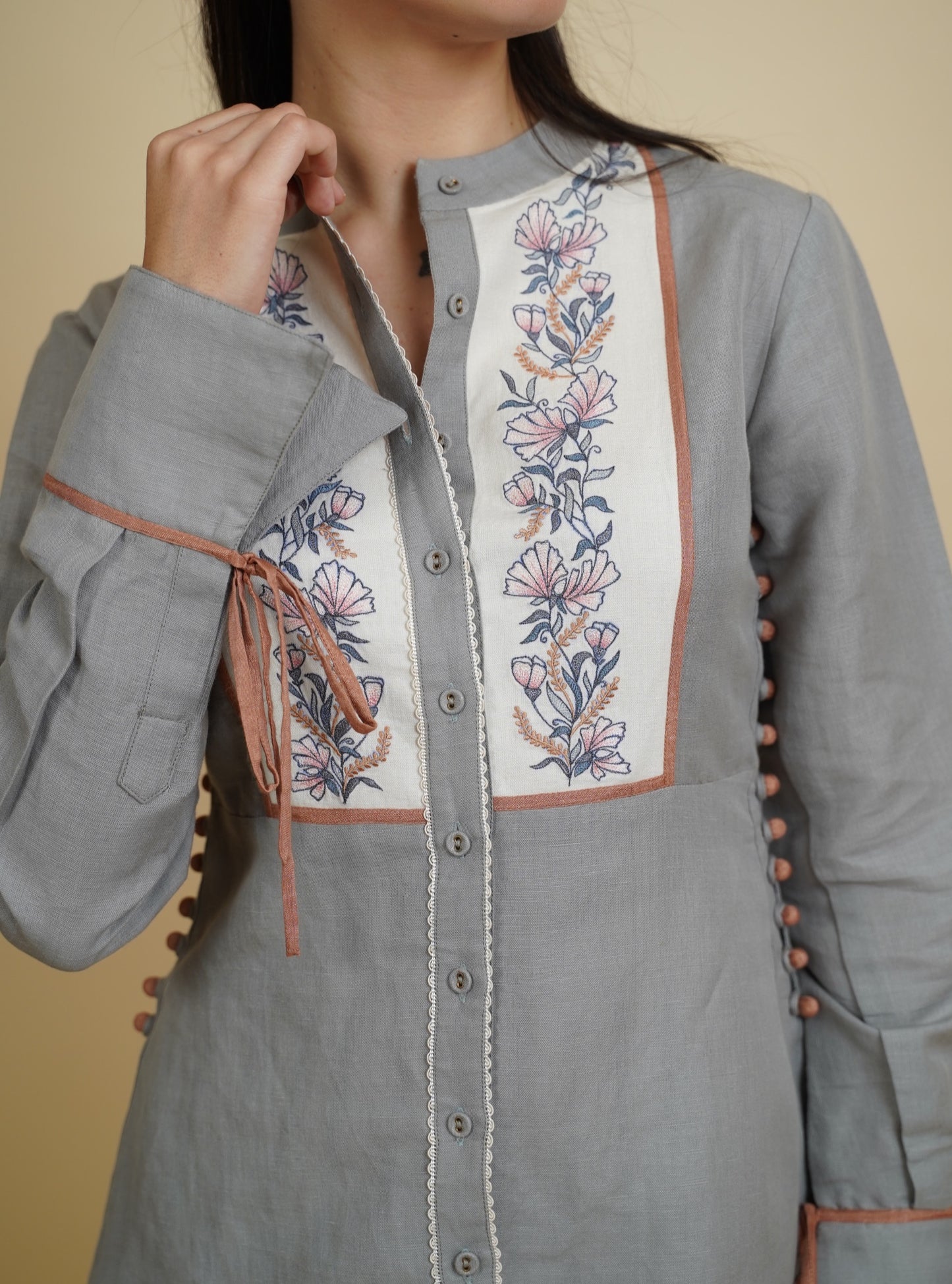 Floral embroidered tunic with pants. image 0