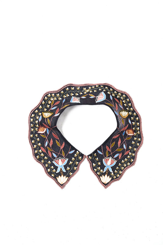 Black lotus collar