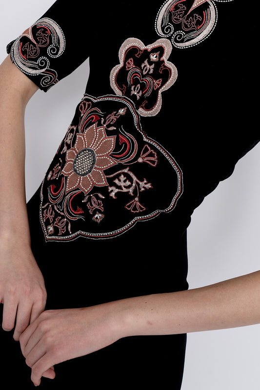 Svara - black gown