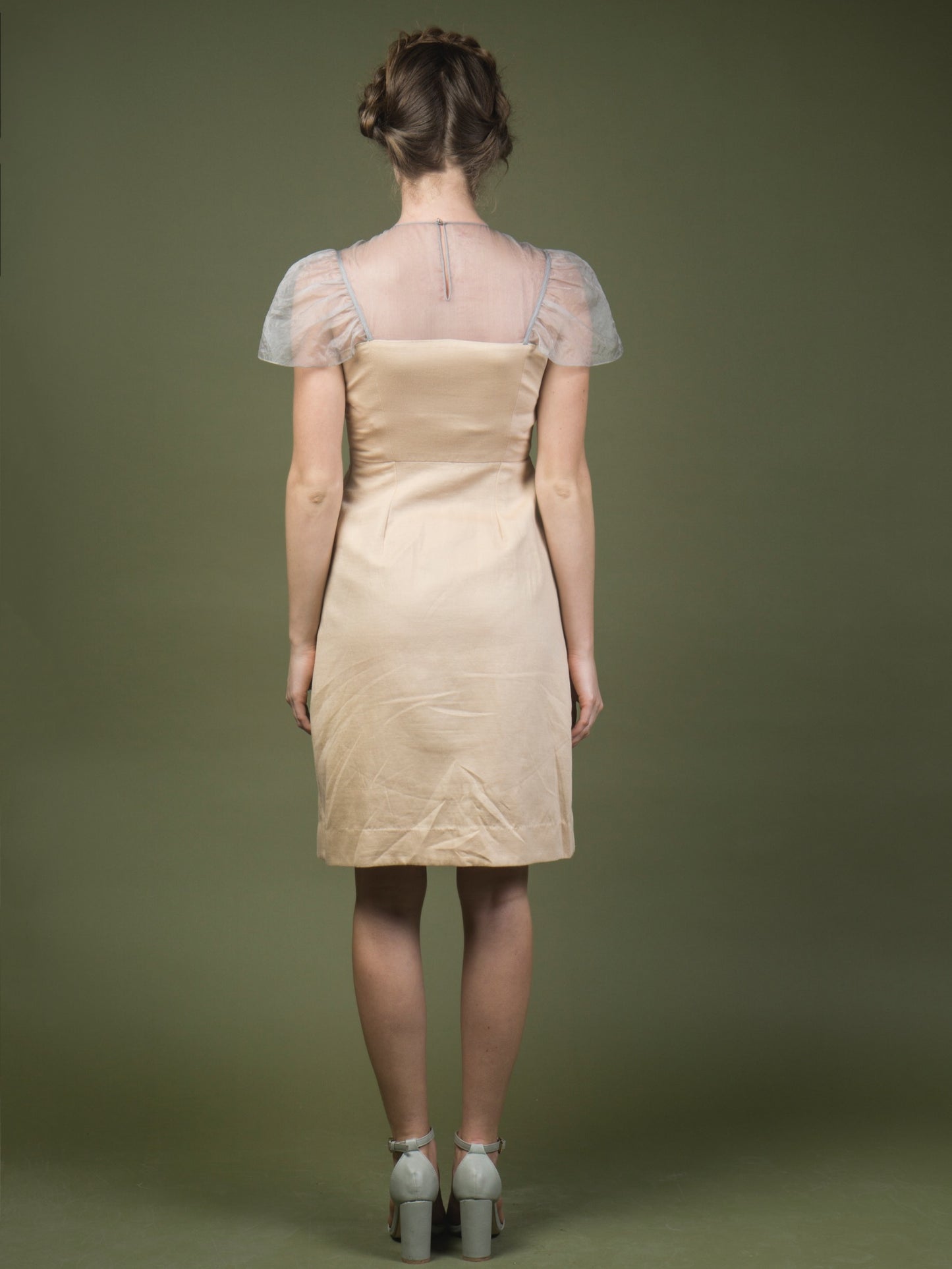 Embroidered knee length fitted dress. image 3