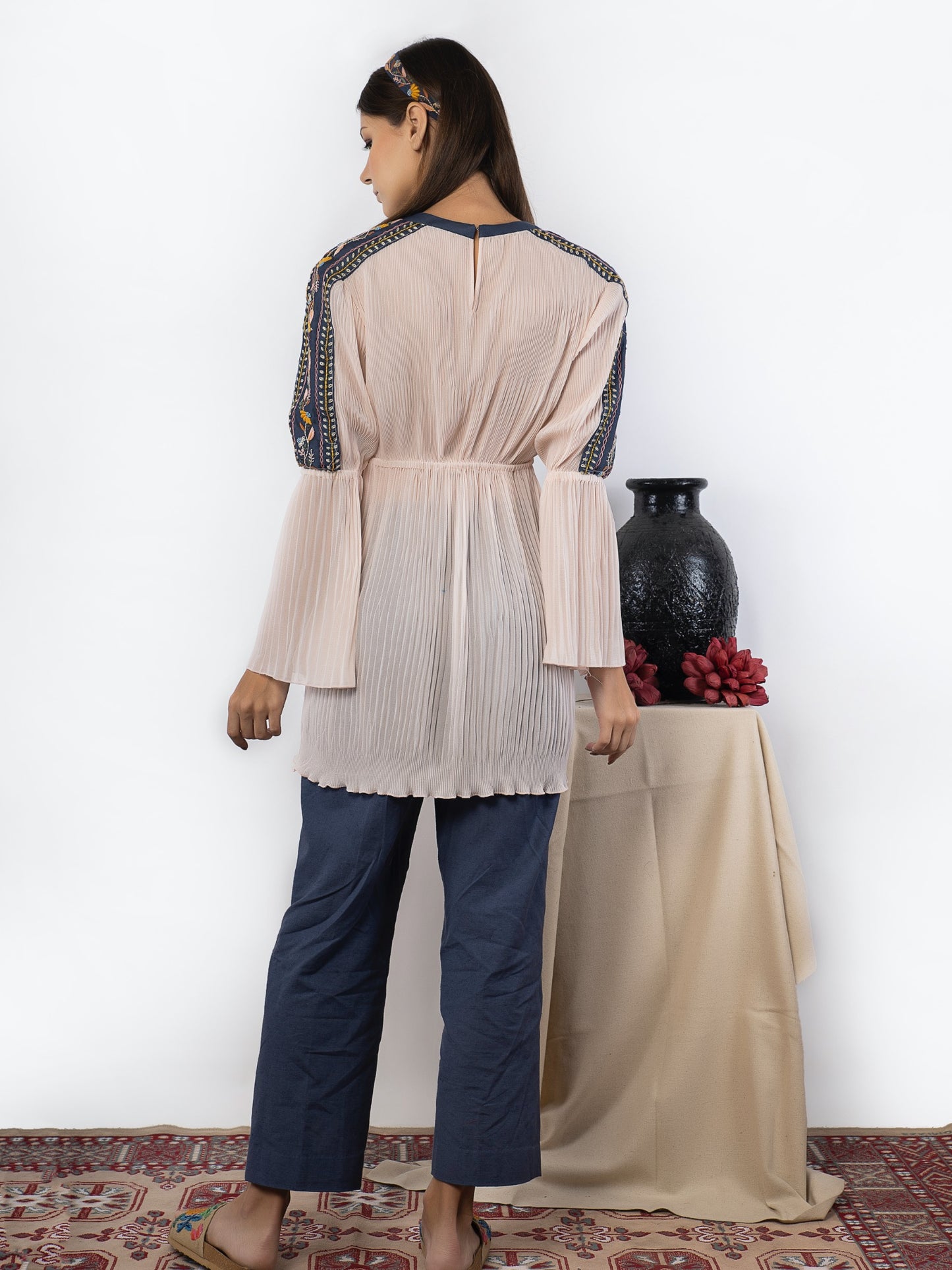 Embroidered pleated tunic with pants image 3