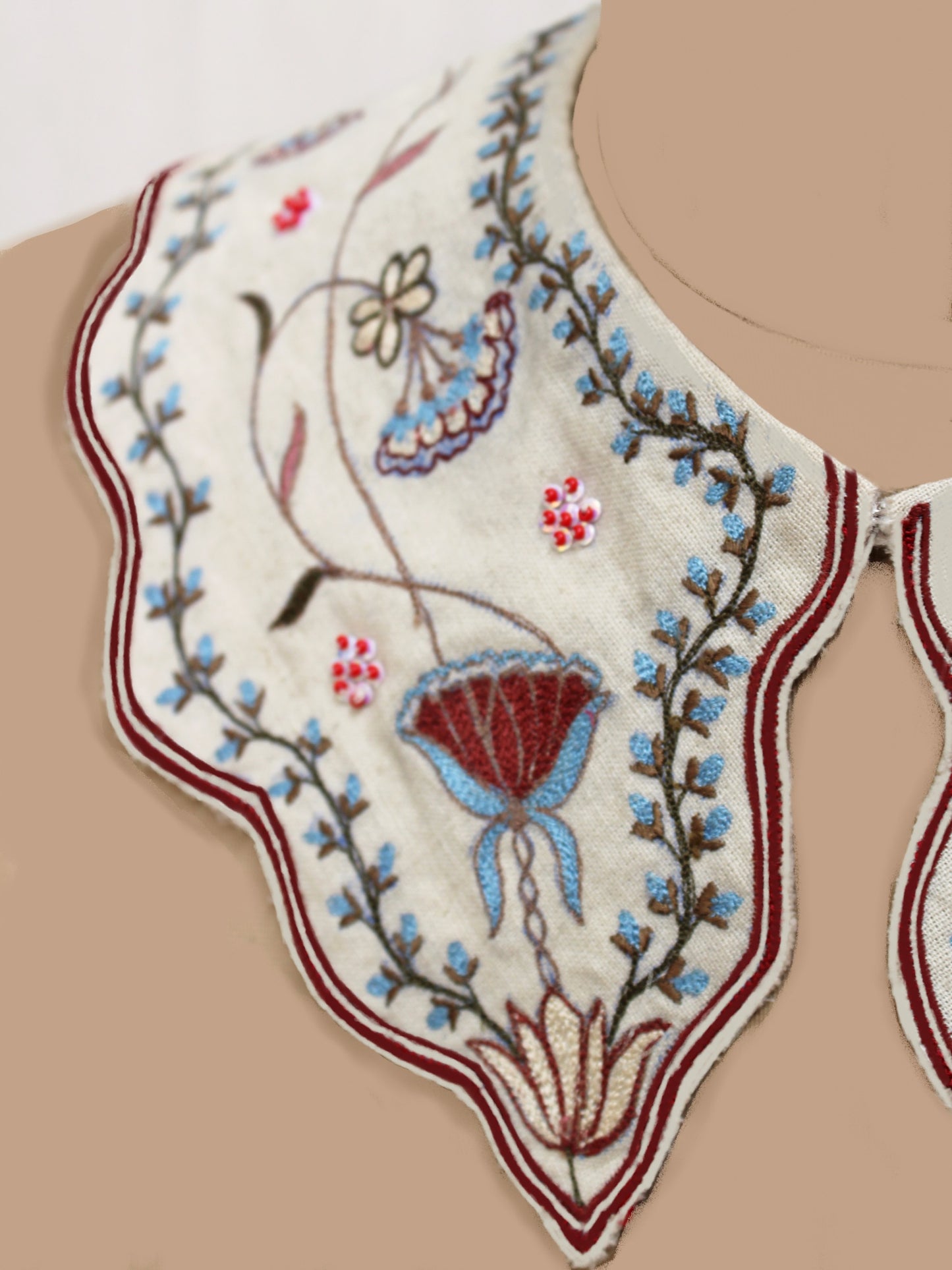 The lotus collar - off white image 1