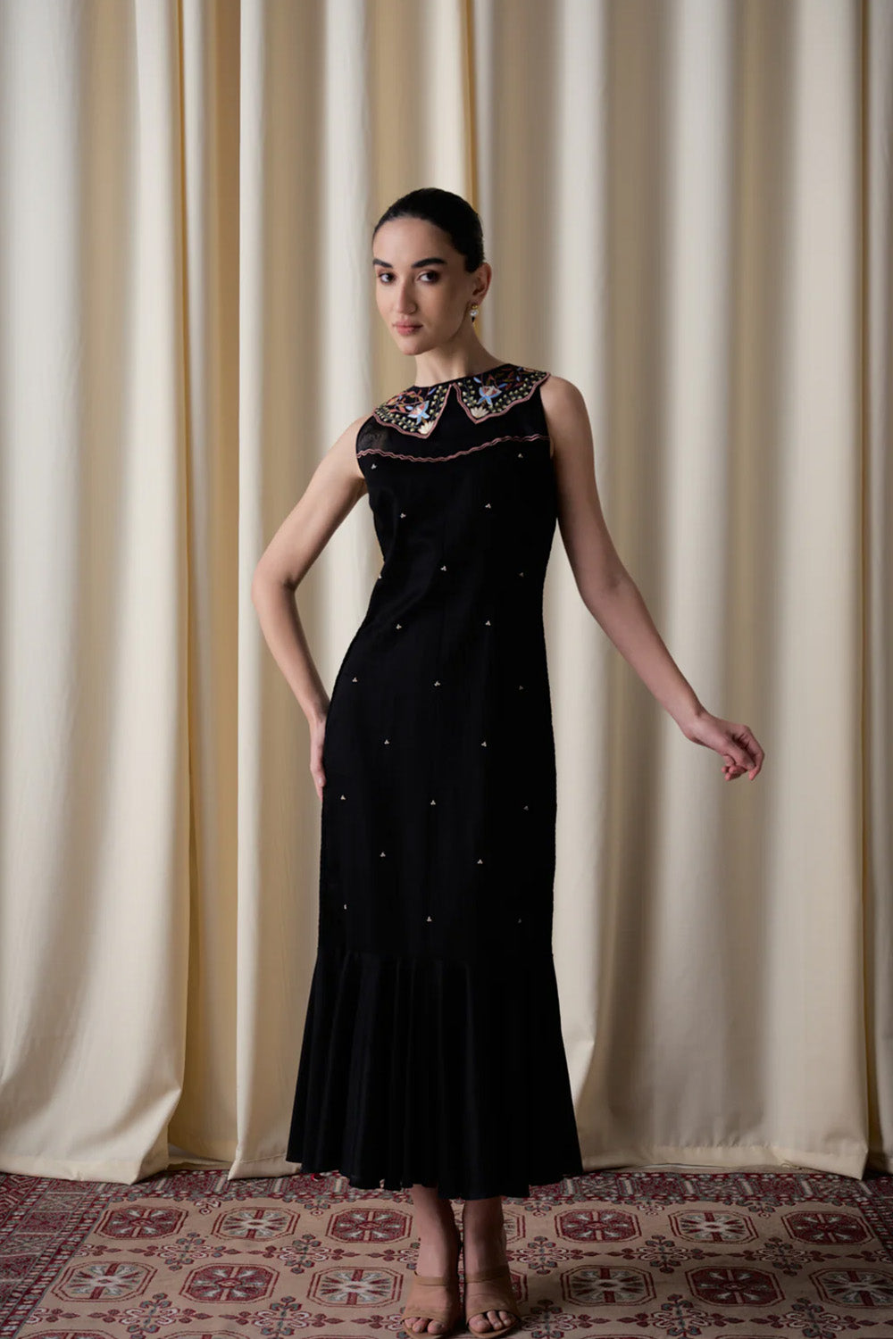 Black lotus collar