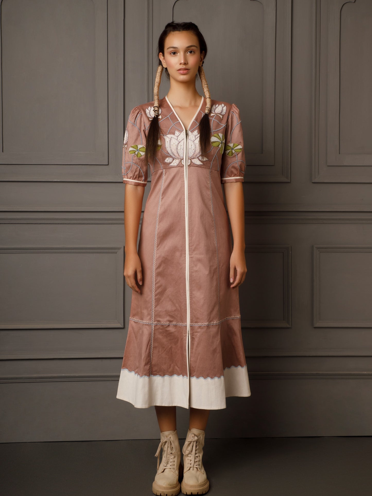 Front embroidered cotton satin dress. image 0