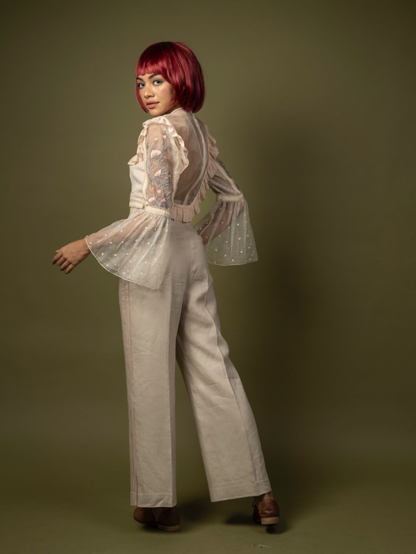 Crop top with linen pants. image 2