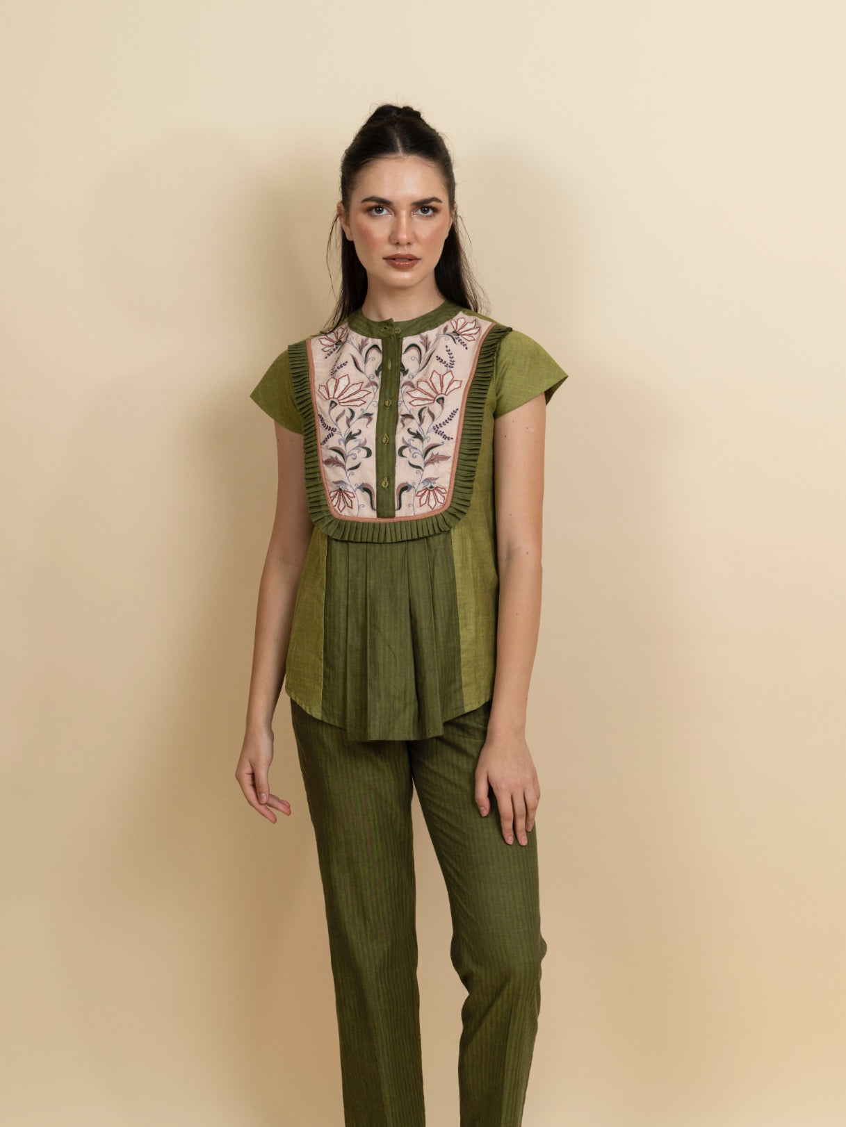 Floral embroidered top with pants. image 3