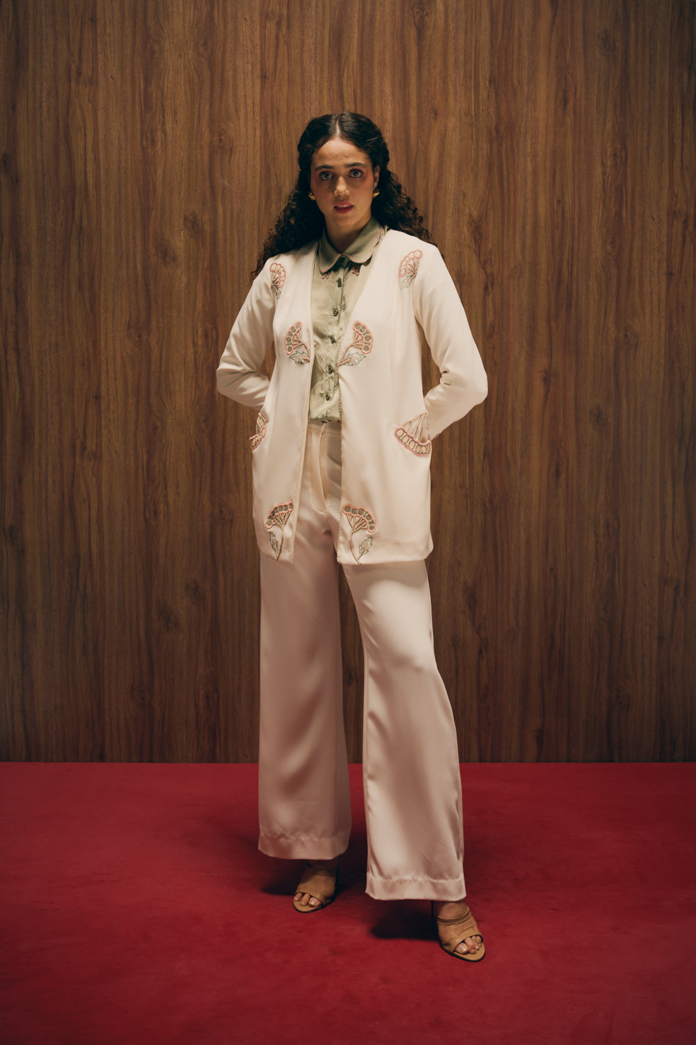 Muscadine pants ensemble image 2