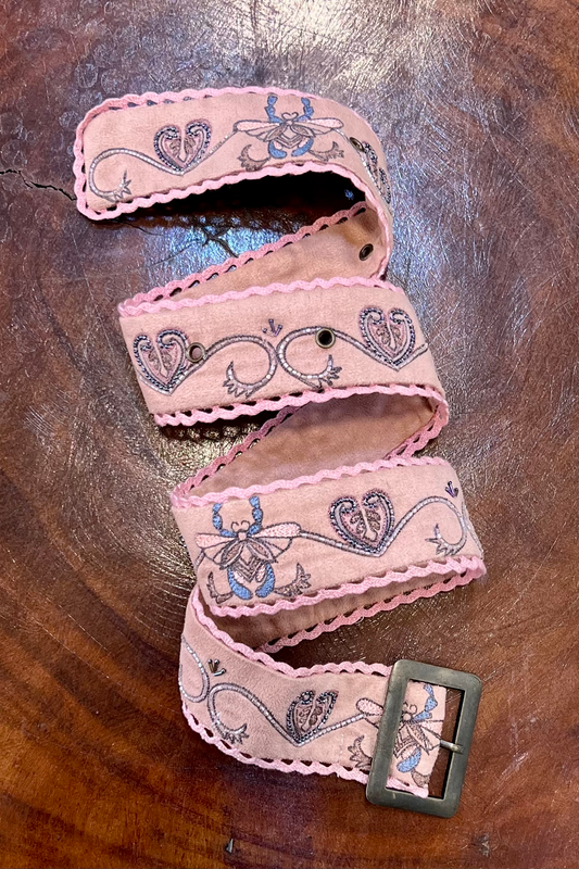 Betel embroidered belt. image 1