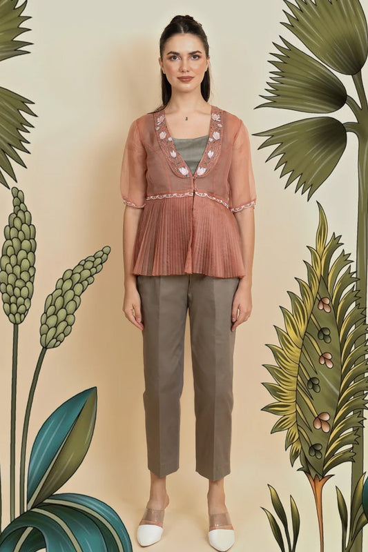 Embroidered organza blazer with pants. (Cinnamon)