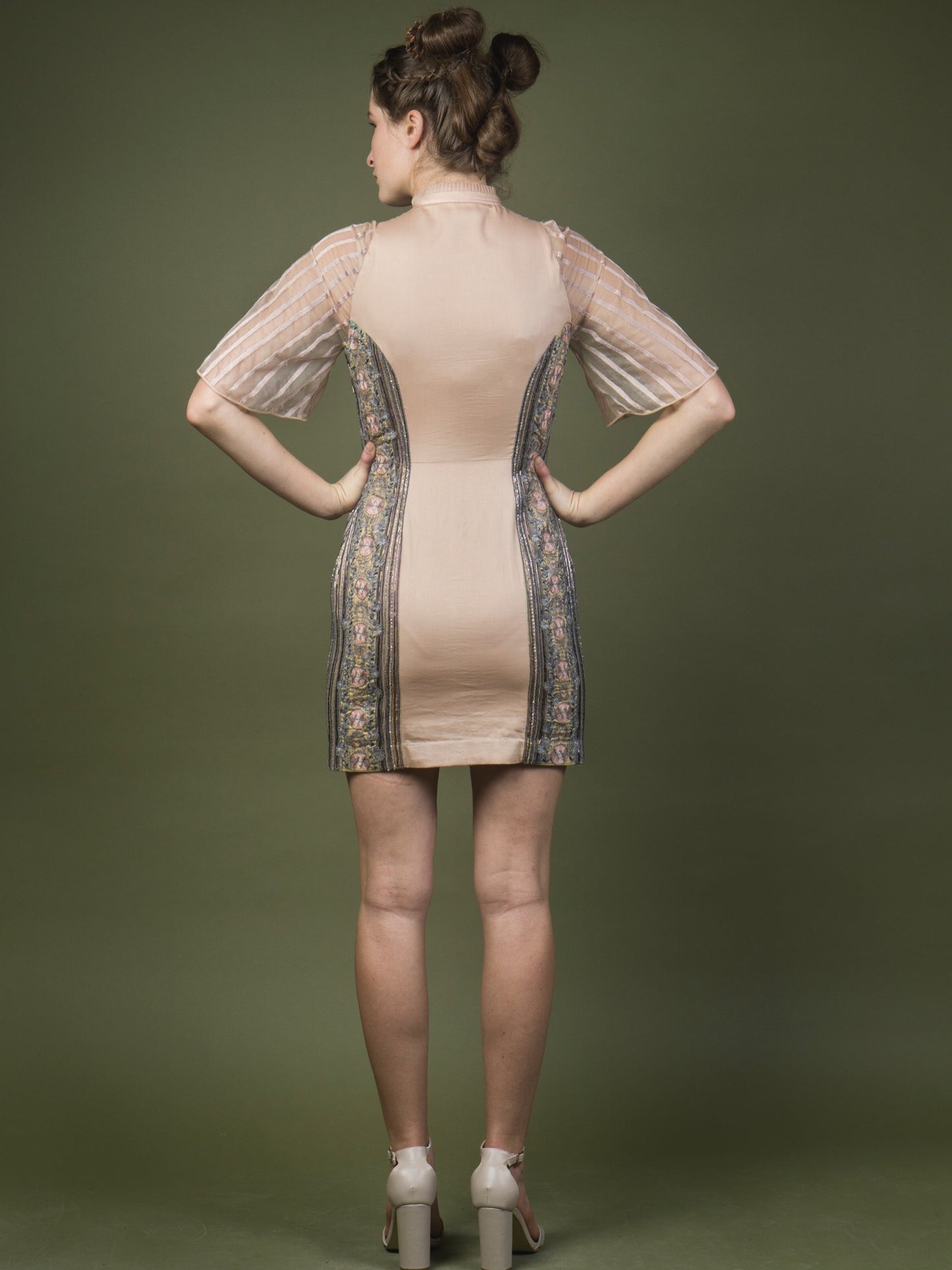 Embroidered torso dress. image 3