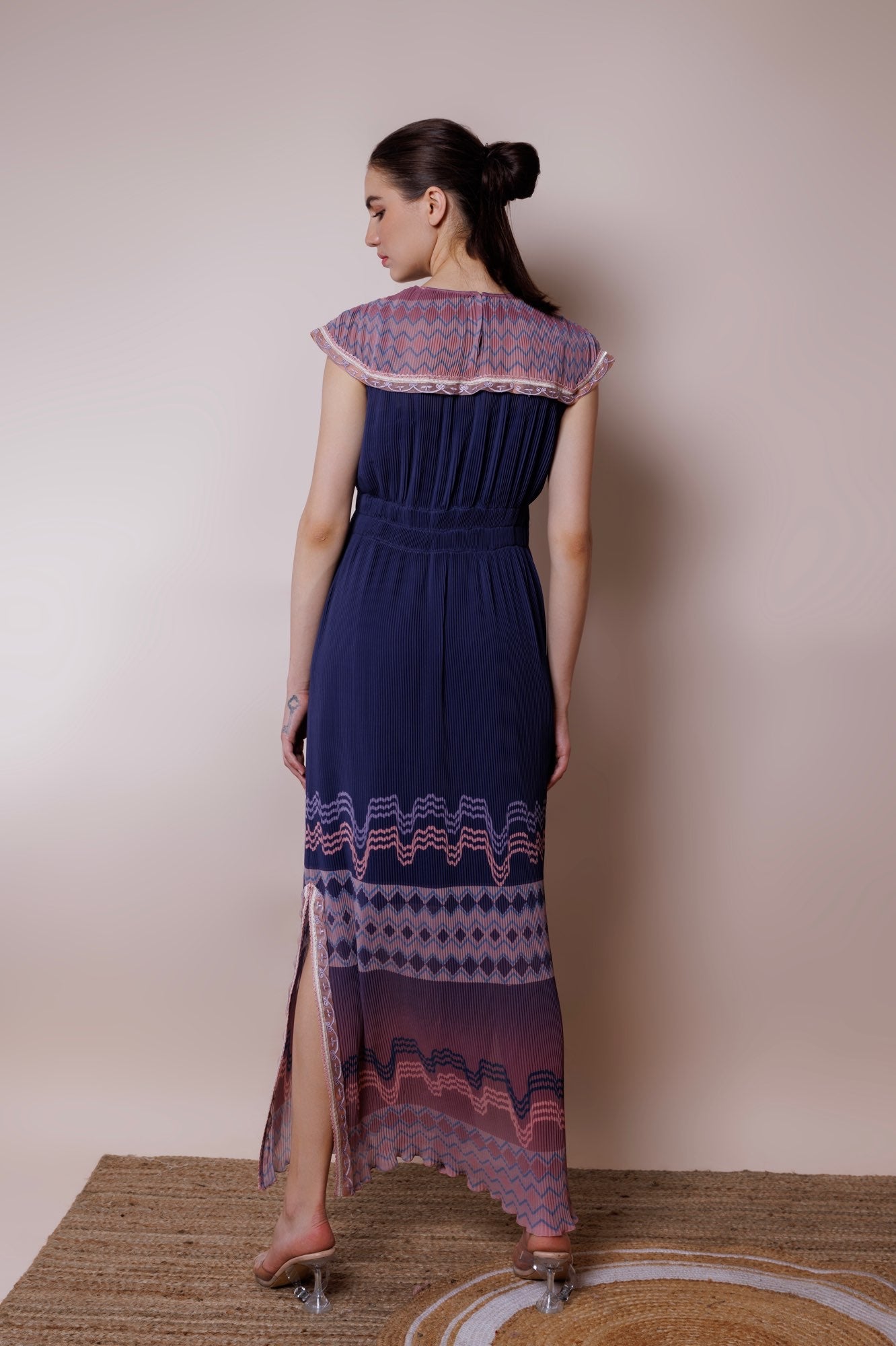 Narrow pleated long dress image 3
