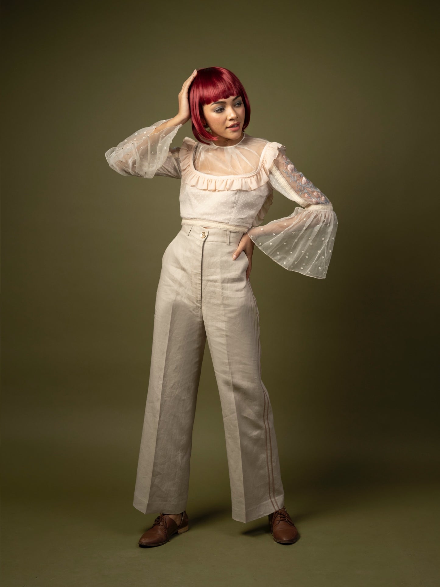 Crop top with linen pants. image 1