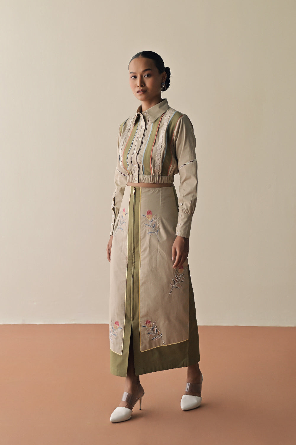 Embroidered olive skirt image 2