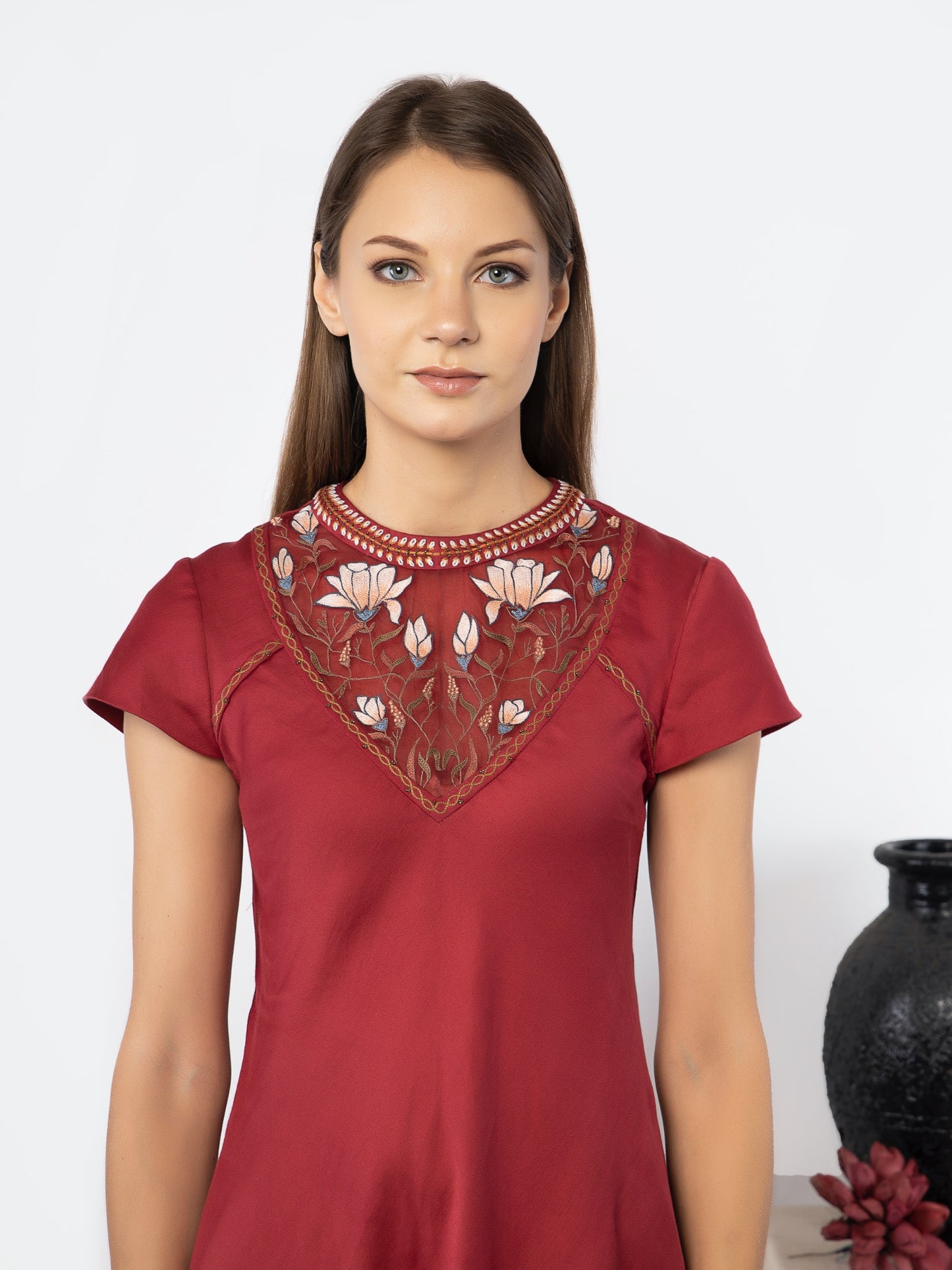 Red tunic with linen pants. image 3