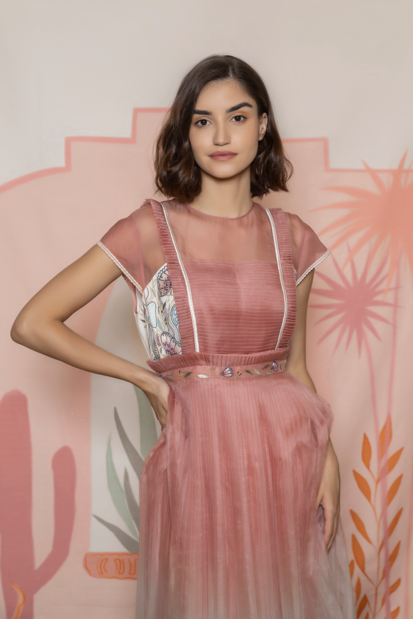 Pink organza print-pleated gown. image 3