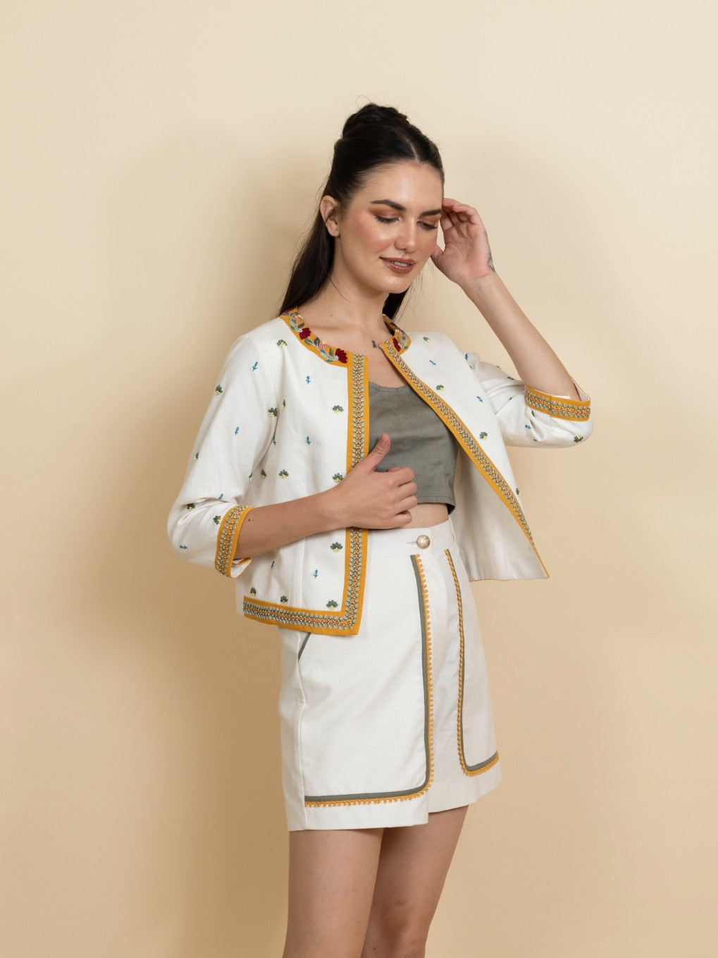 Embroidered jacket with shorts. (Ivory) image 3
