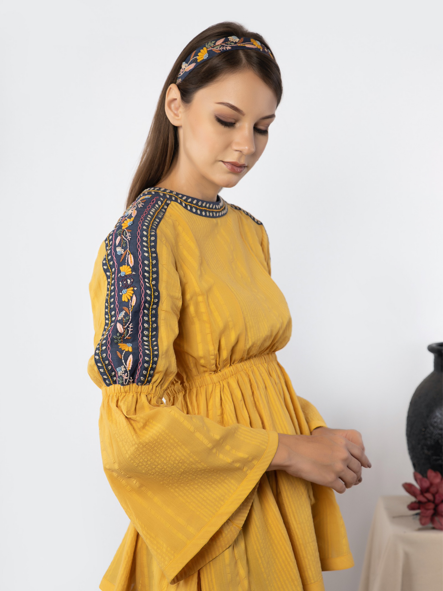 Embroidered pleated tunic with pants image 4