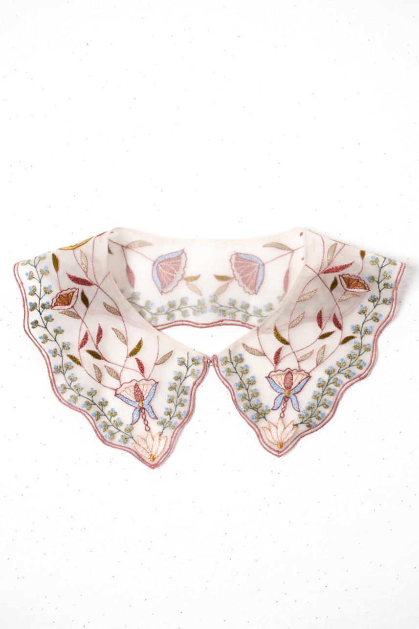 White lotus collar image 0