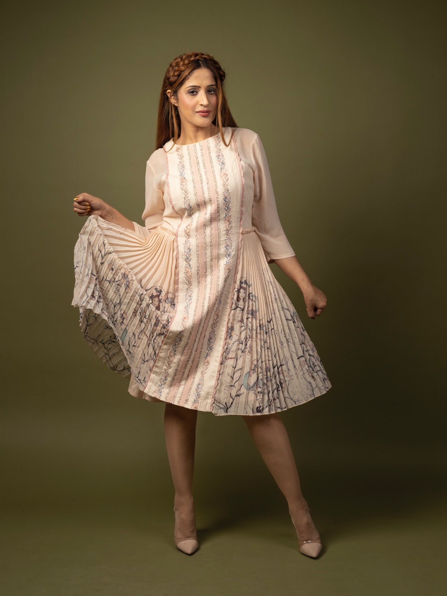 Pink pleated knee length dress. image 0