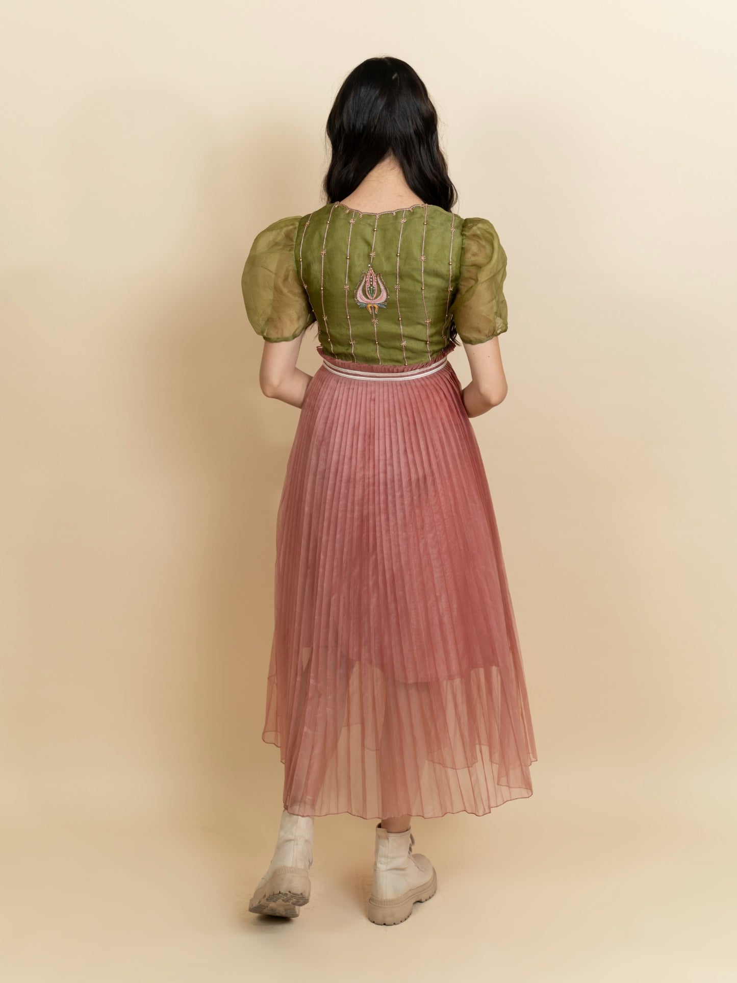 Embroidered bodice in organza color block dress. (Green) image 3