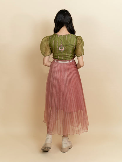 Embroidered bodice in organza color block dress. (Green) image 3