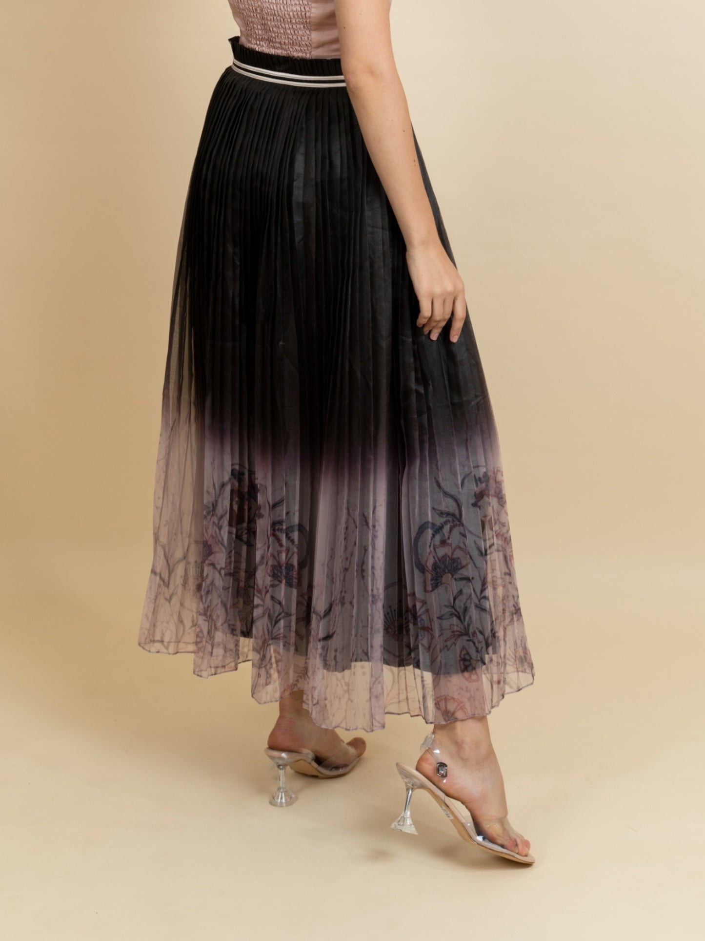 Print pleated ombre organza skirt. (Black) image 1