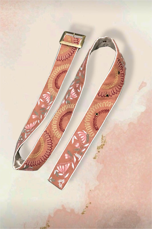 Floral embroidered belt. image 0