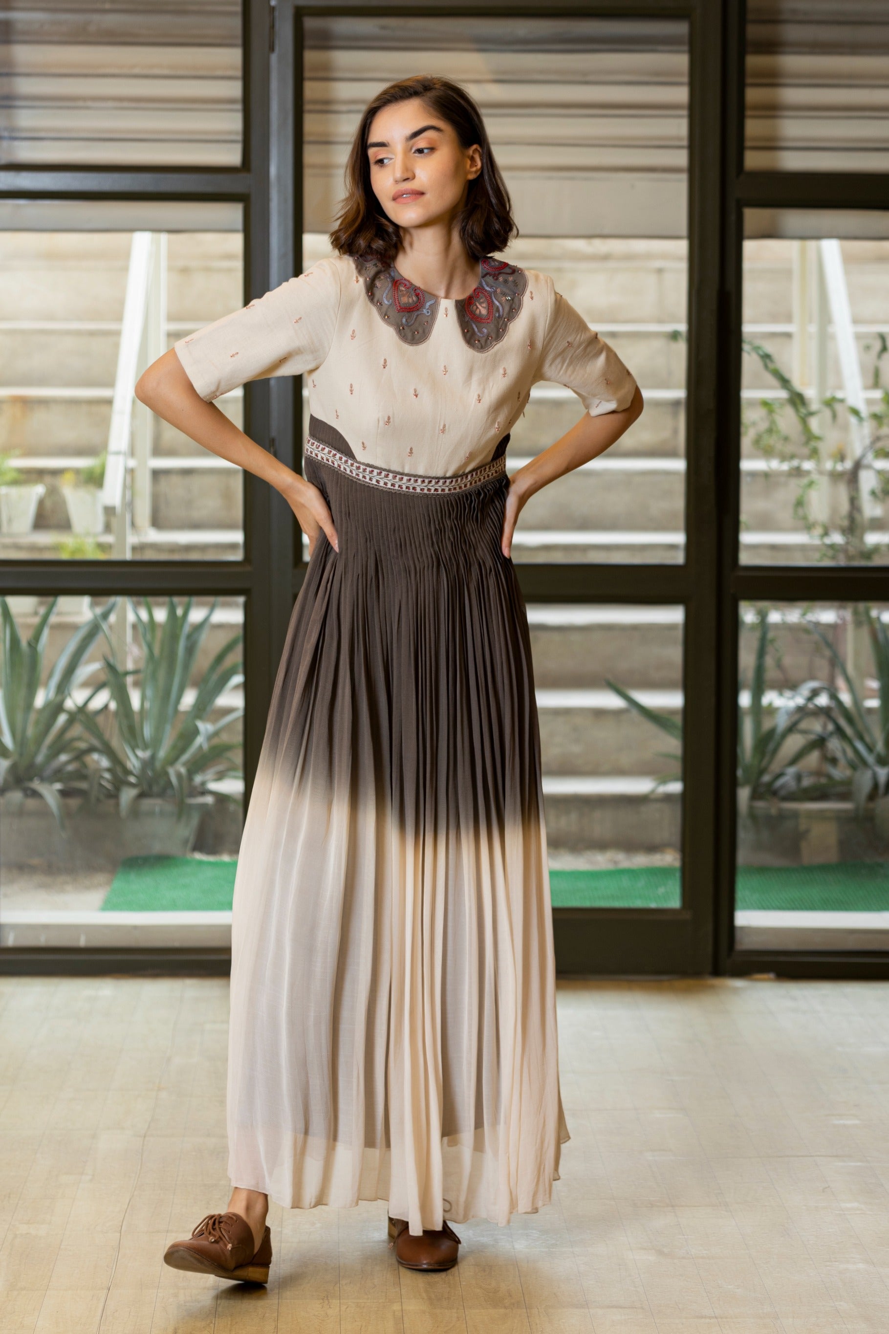 Linen embroidered and georgette pleated collar gown. image 2