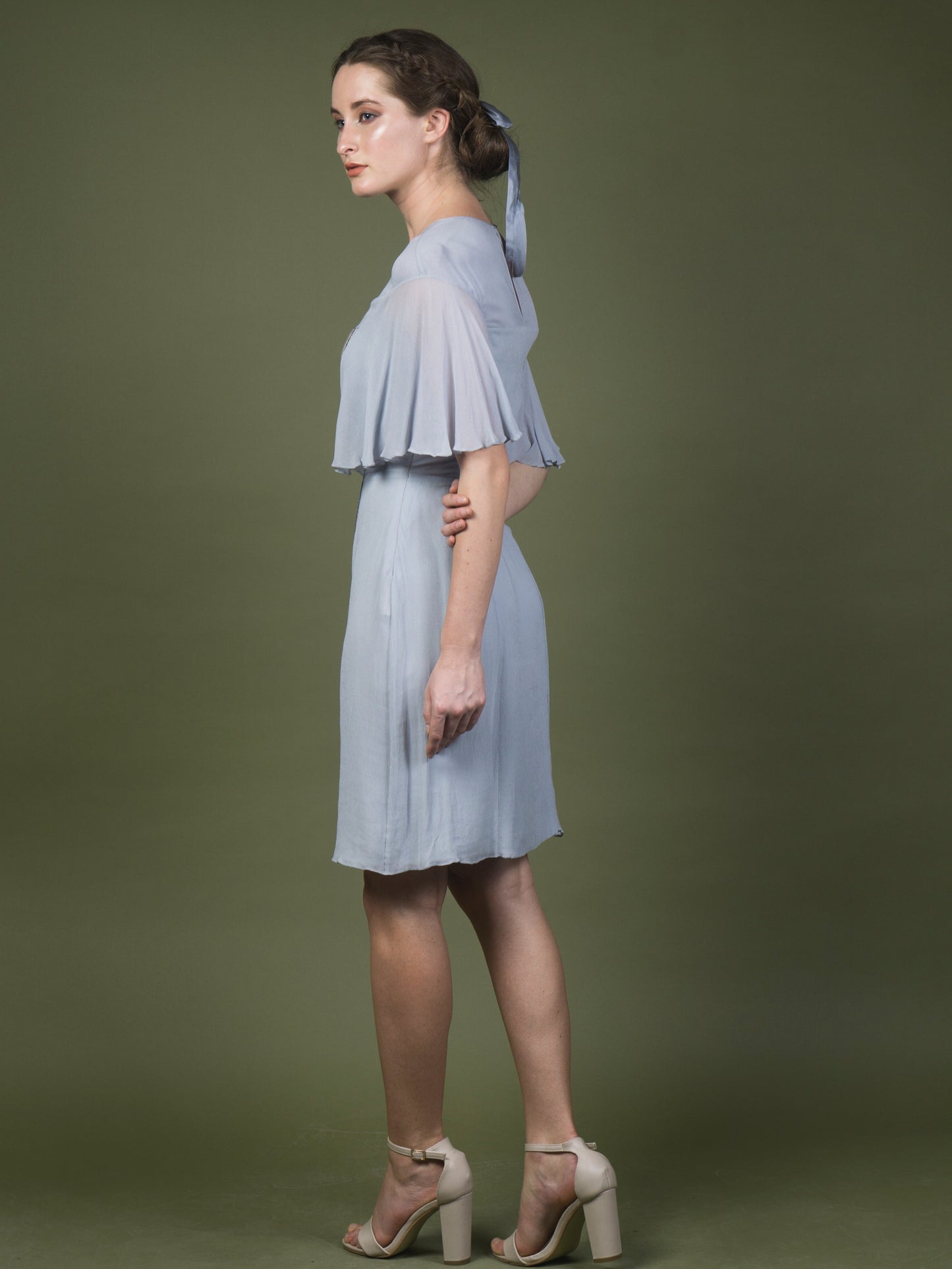 Cape sleeves embroidered dress. image 2