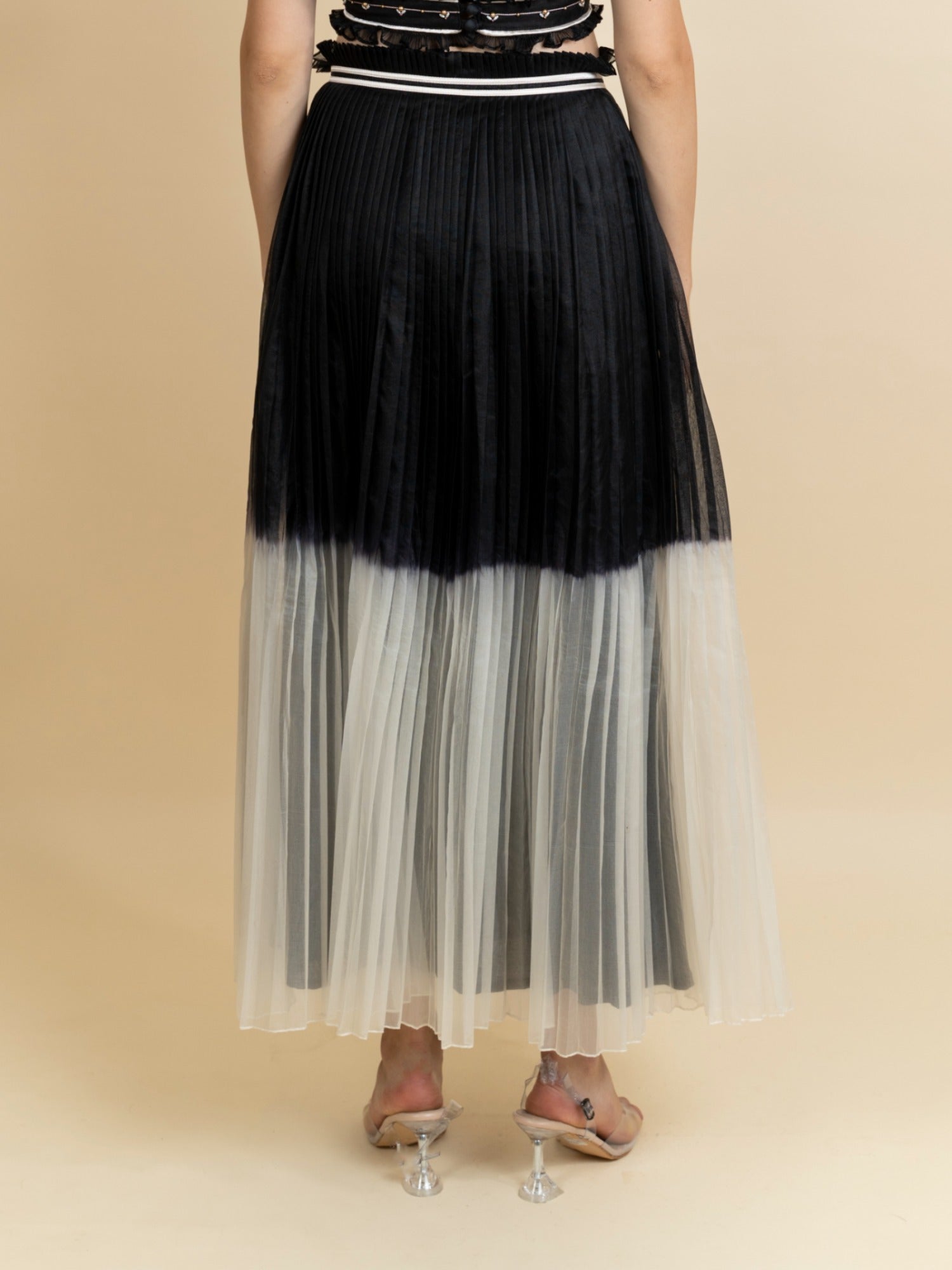Pleated organza skirt. (Black) image 3