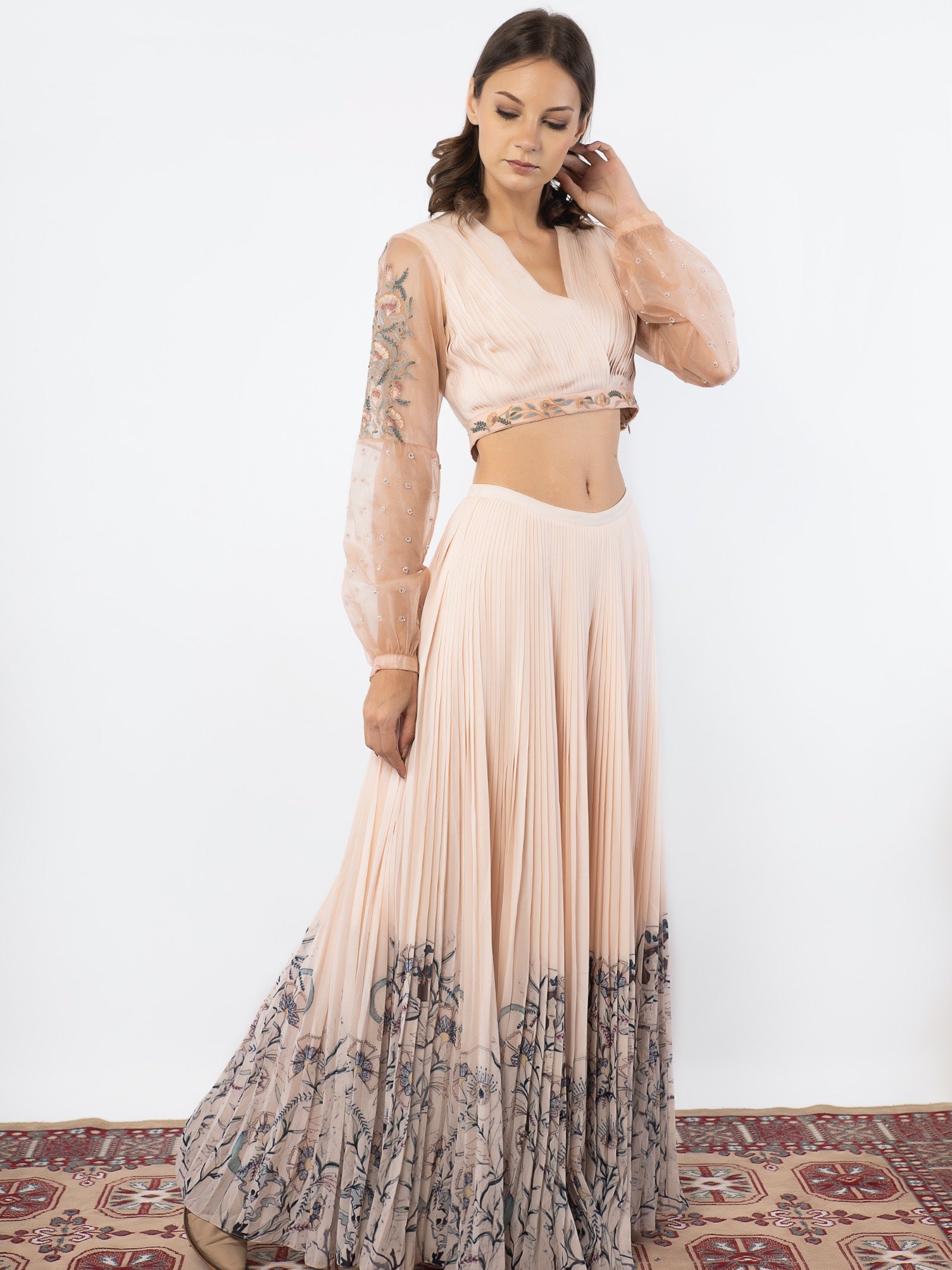 Pleated pink crop top with pleated pants. image 2