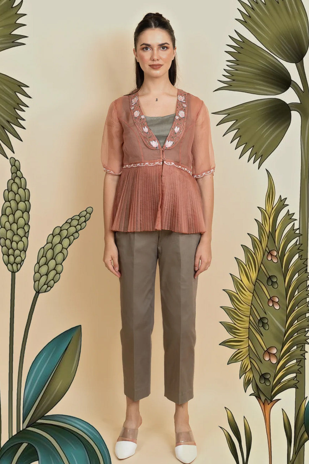 Embroidered organza blazer with pants. (Cinnamon)