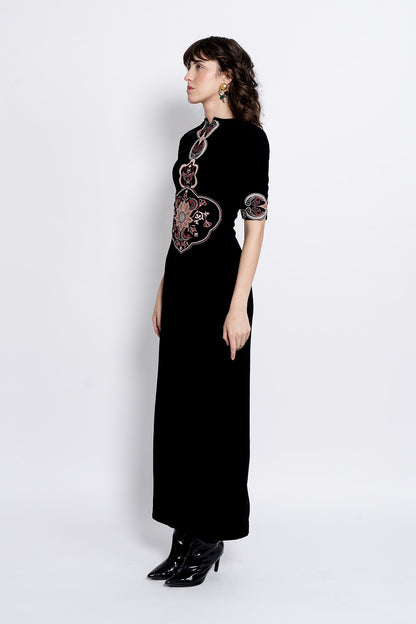 Svara - black gown