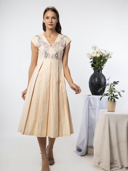 Box pleated calf length dress. image 3