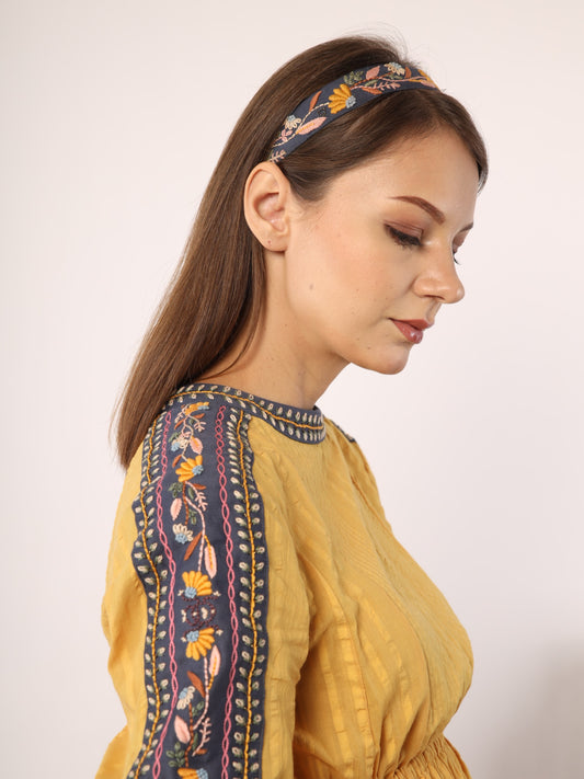 Hand embroidered floral collar (Blue) image 0