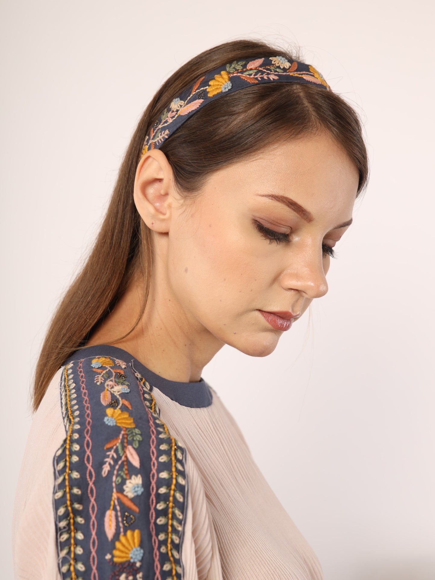 Hand embroidered floral collar (Blue) image 2
