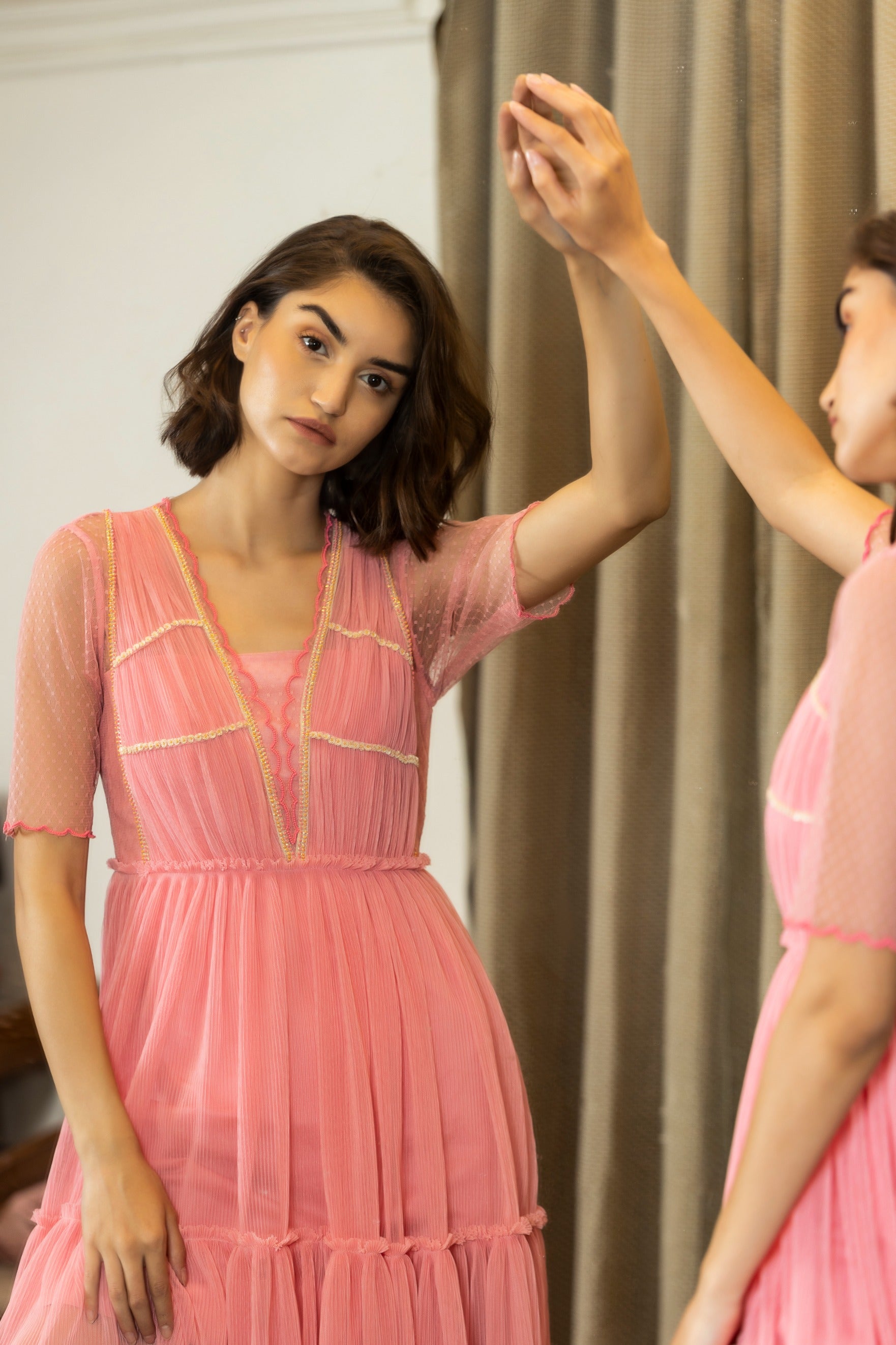 Bodice highlighted narrow pleated pink dress. image 4