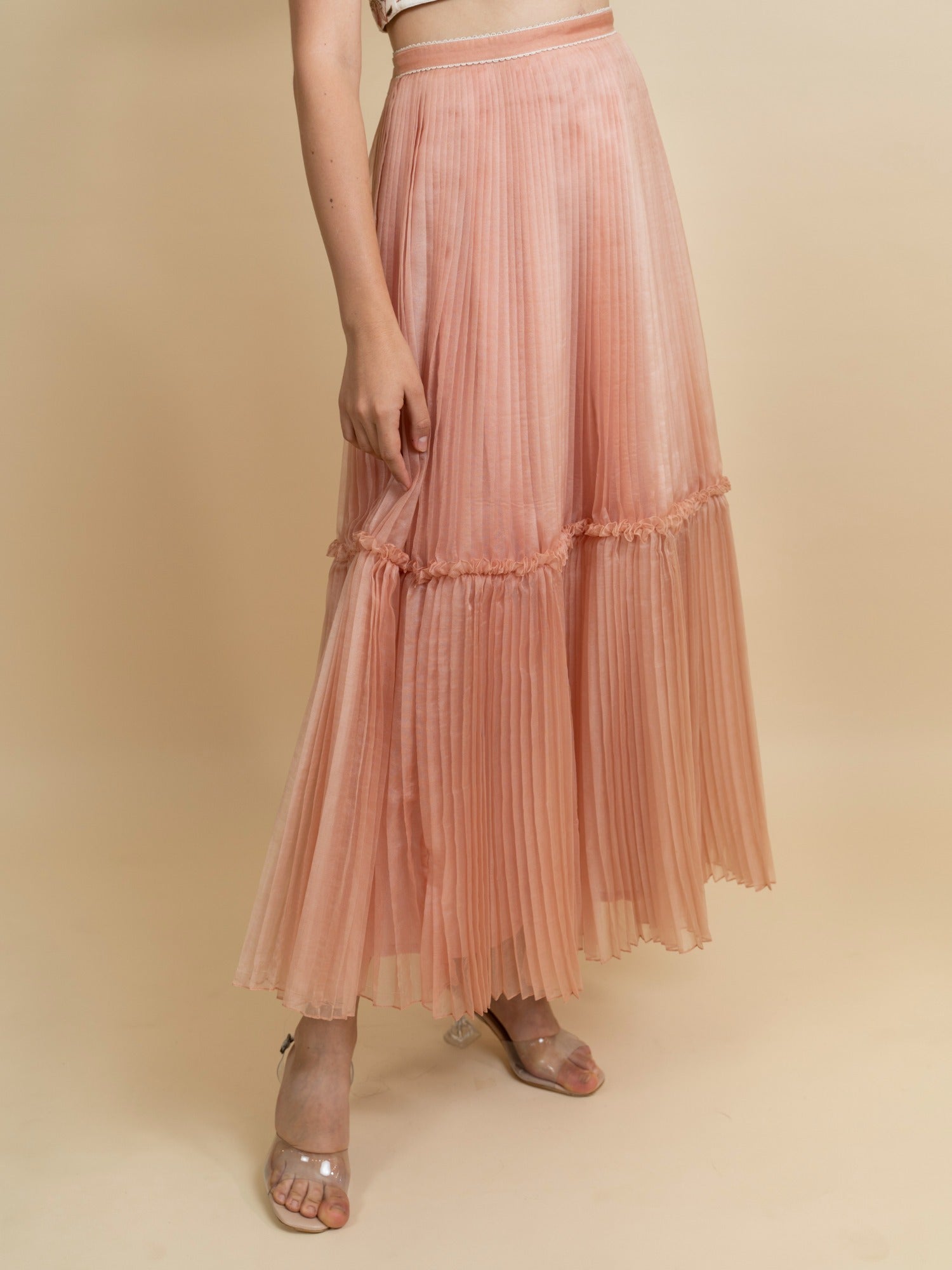 Embroidered top with pleated skirt set. image 2