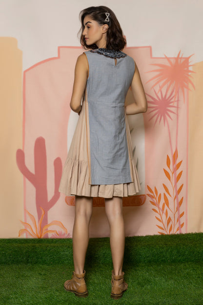 Colour block linen dress with detachable collar. image 3