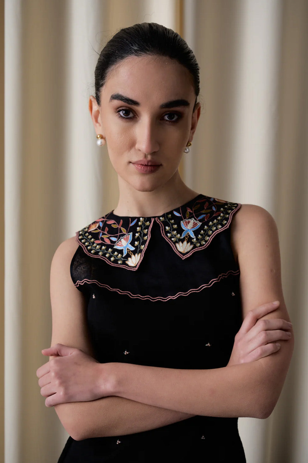 Black lotus collar