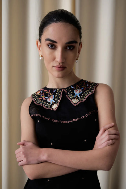 Black lotus collar