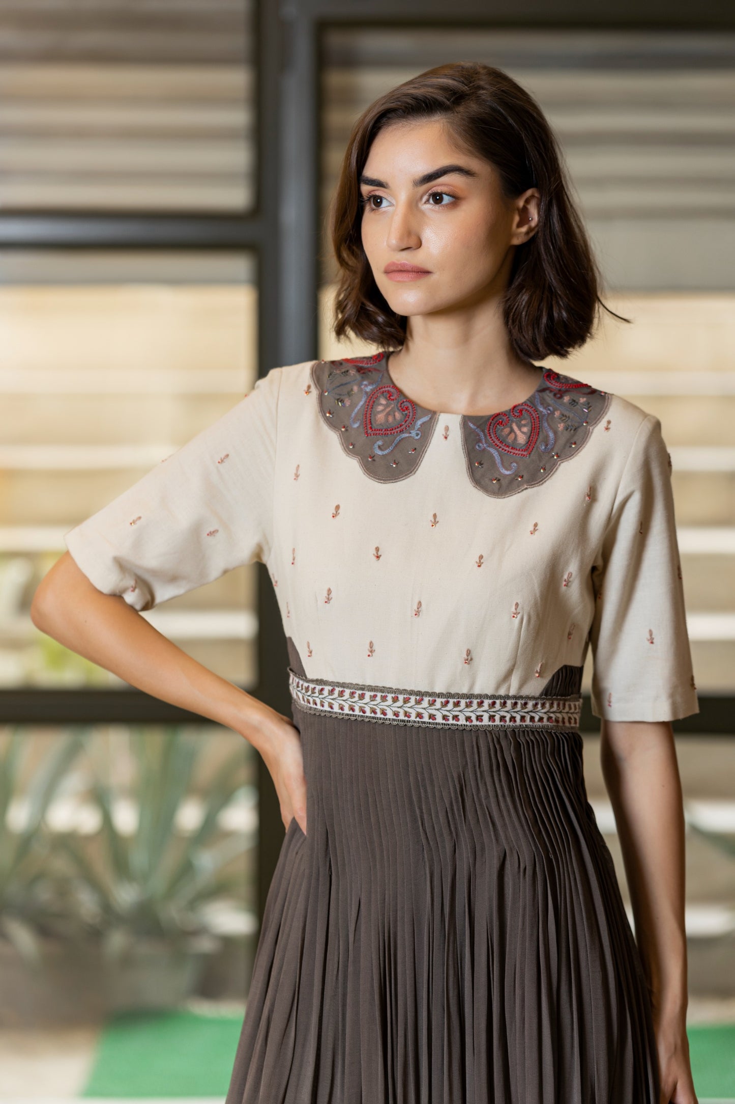Linen embroidered and georgette pleated collar gown. image 3