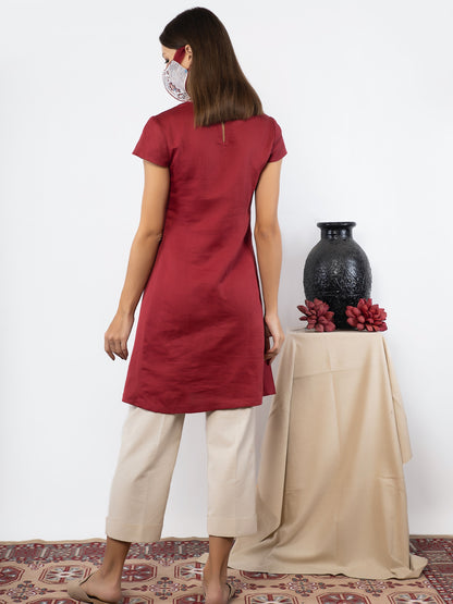Red tunic with linen pants. image 2